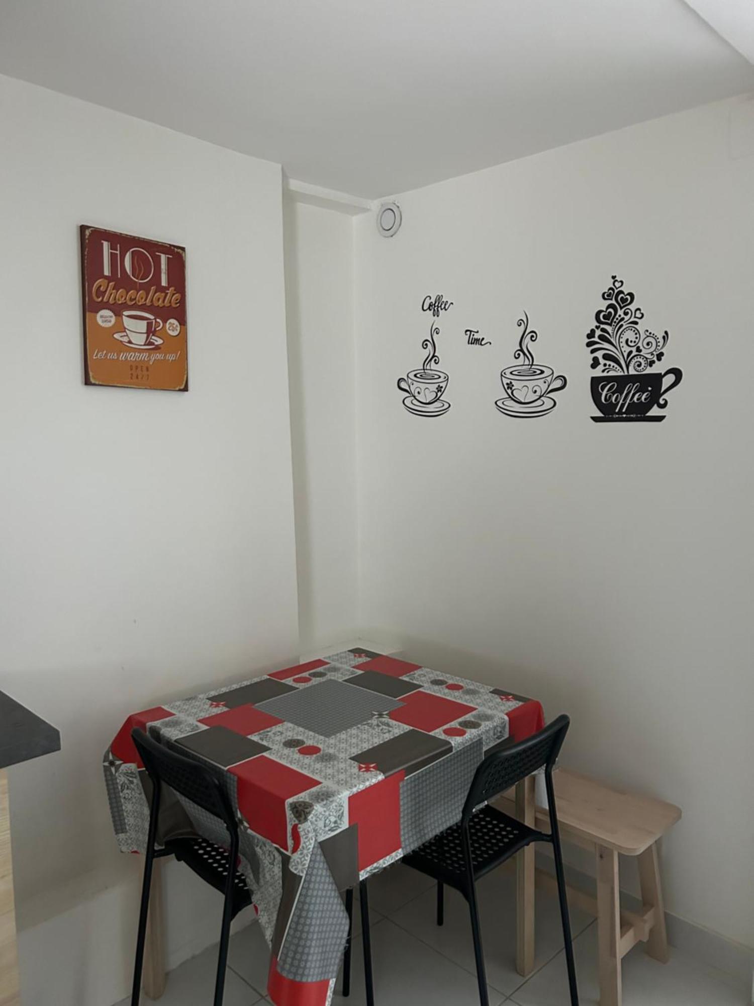 Appartement Avec Terrasse A Rosny-Sous-Bois Eksteriør bilde